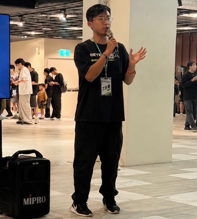 傑哥於賽事現場進行規則說明